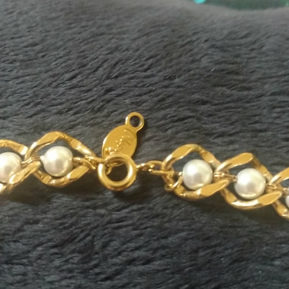 Napier faux pearl and gold necklace - Picture 2 of 4